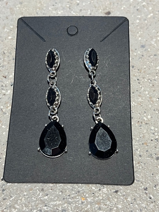 Jewelry - Sold 🌷6/$20🌷 Elegant Black Teardrop Dangle Earrings - Women Jewelry